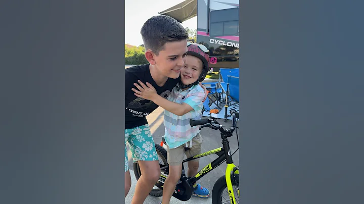 10 year old teaches kid to ride a bike #vlog
