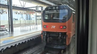 121次七堵發車開往屏東的E500型鳴日色金光牌E502電力機車頭+十二節PP車廂+E501車王電力機車頭推拉式PP自強號，2184次嘉義發車經由山線開往北湖的EMU724+EMU723阿福號區間車
