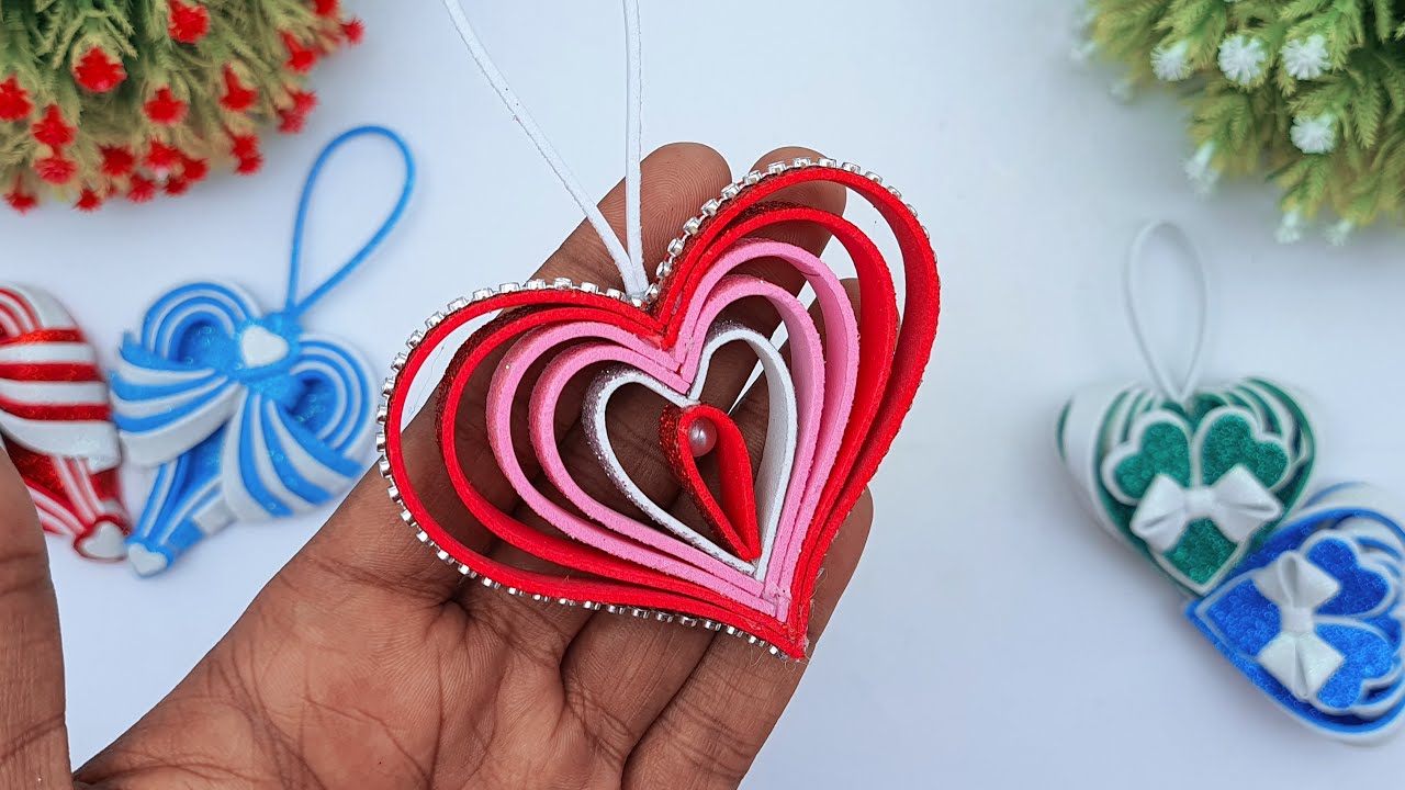  JULBEAR 700 Pcs Valentine's Day Foam Heart Ornaments Craft DIY  Kit with Foam Hearts Self-Adhesive Stickers Glitter Pom-poms Wiggle Googly  Eyes Satin Cords for Kids Valentine Decoration Craft Supplies : Toys