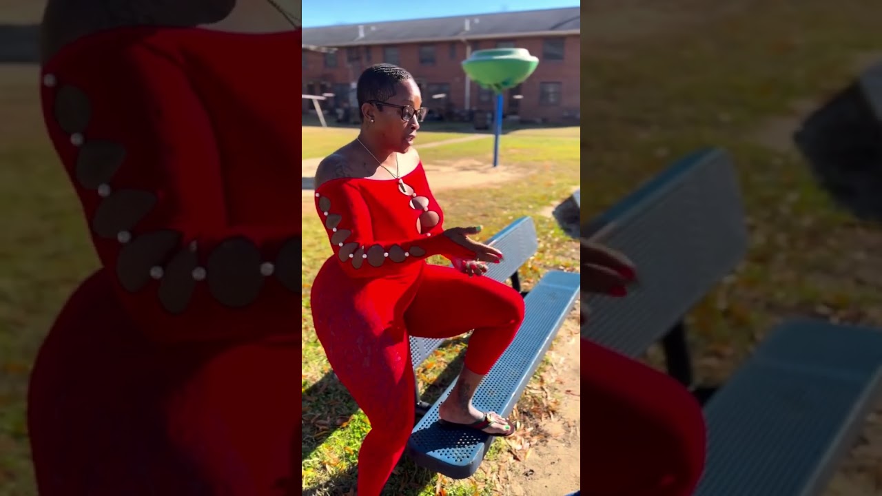 Бандо купил Фокси пальто 😍😍 