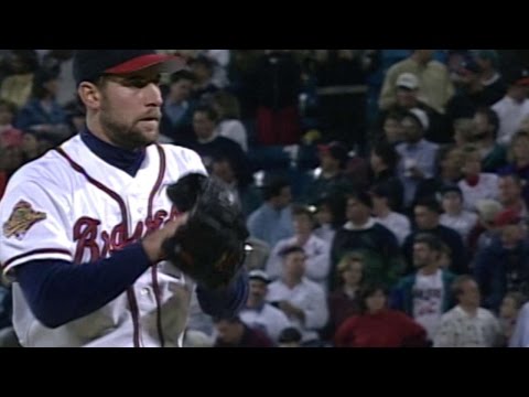 Video: John Smoltz Neto vrijednost: Wiki, oženjen, porodica, vjenčanje, plata, braća i sestre