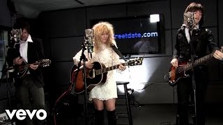 The Band Perry - Hip To My Heart (Live From CBS/2010) chords