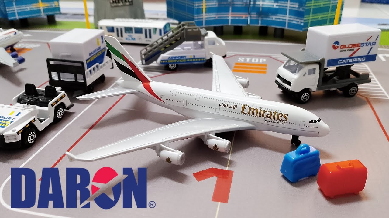 Christmas Daron Airplane Unboxing! Emirates A380-800 - YouTube