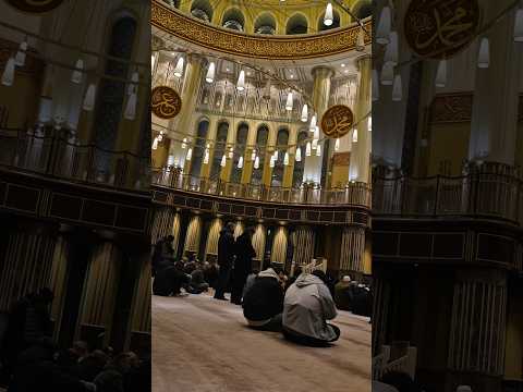 Taksim Camisinde Sabah Namazı