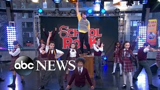 Video-Miniaturansicht von „'School of Rock' Cast Performs 'Stick It To The Man'“
