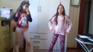 Eduarda e Alana dançando fuleragem