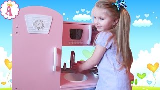 Детская кухня Кидкрафт розовая игрушечная Toy Play Kitchen Wood Kidkraft Toddler Set Kinder Eggs(Toy kitchen set for toddlers from KidKraft. VLOG Alisa Квин Элис челлендж: Алиса ищет киндеры сюрпризы (серии Королевские питомцы,..., 2016-04-06T15:44:20.000Z)