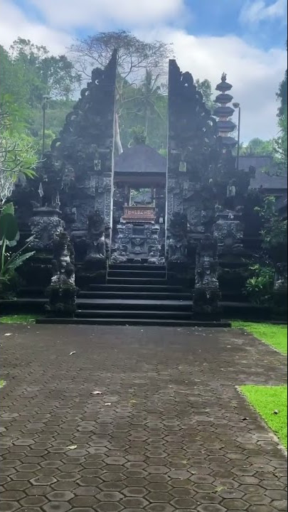 BALI is GORGEOUS - Prettiest Hike -  Campuhan Ridge Walk - Ubud, Bali, Indonesia #shorts