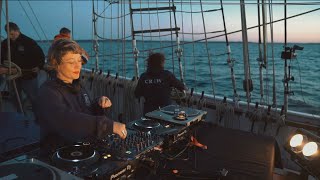 Milou | Más Amor Por Favor | Into the Blue (Germany)