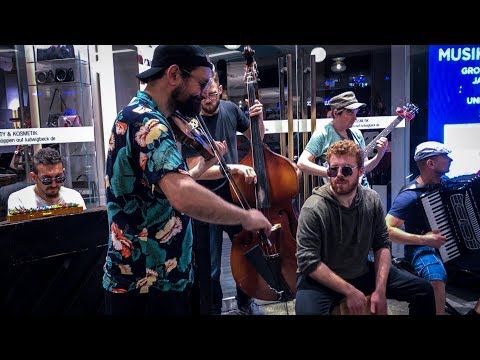 Konnexion Balkon streetband live at Marienplatz Munich (29.06.18)