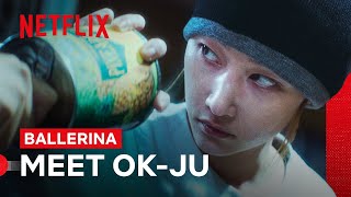 Jun Jong-seo Beats Up Robbers with a Can of Pineapples 🍍| Ballerina | Netflix Philippines Resimi