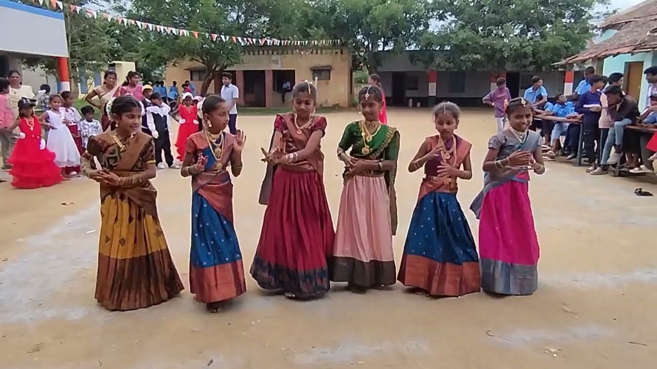 ಜಿಲ್ಕ ಜಿಲ್ಕ ಹಾಡಿಗೆ ನೃತ್ಯ, Ghps Gumballi, yalandur tq Independence day special