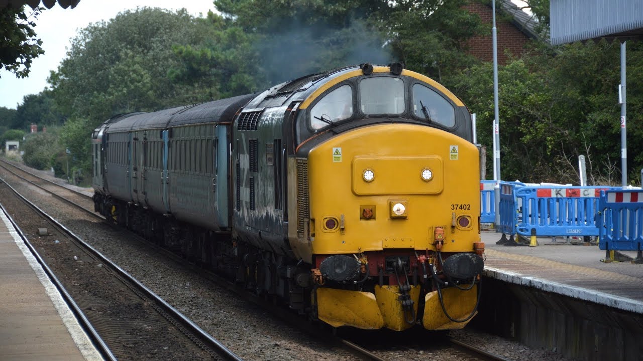 37402 + 37716 THRASH with the ECS Short Set passing Wymondham 15/08/2019