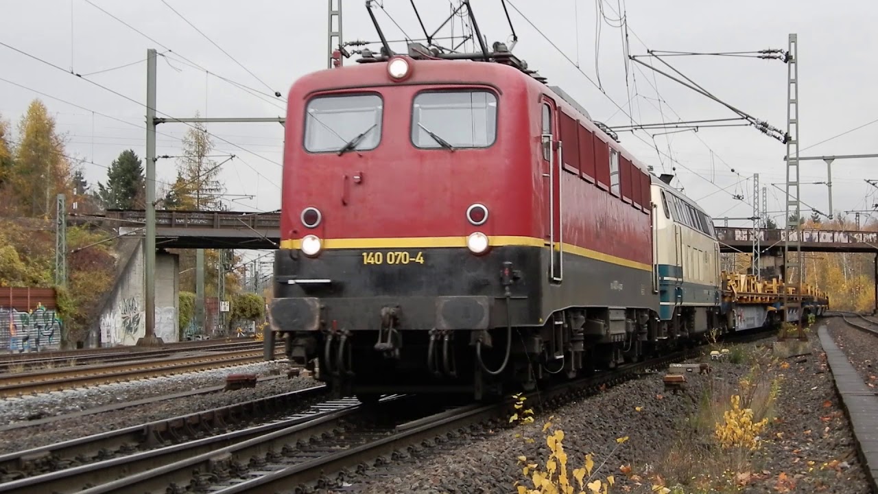 140-070-4 mit Schienenzug