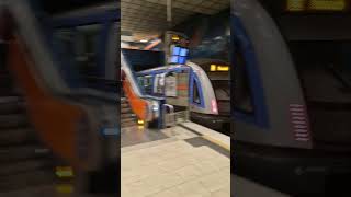 Parallelausfahrt des C2.13 762 und C2.13 763 im U-Bahnhof Scheidplatz (U2, U3, U8)