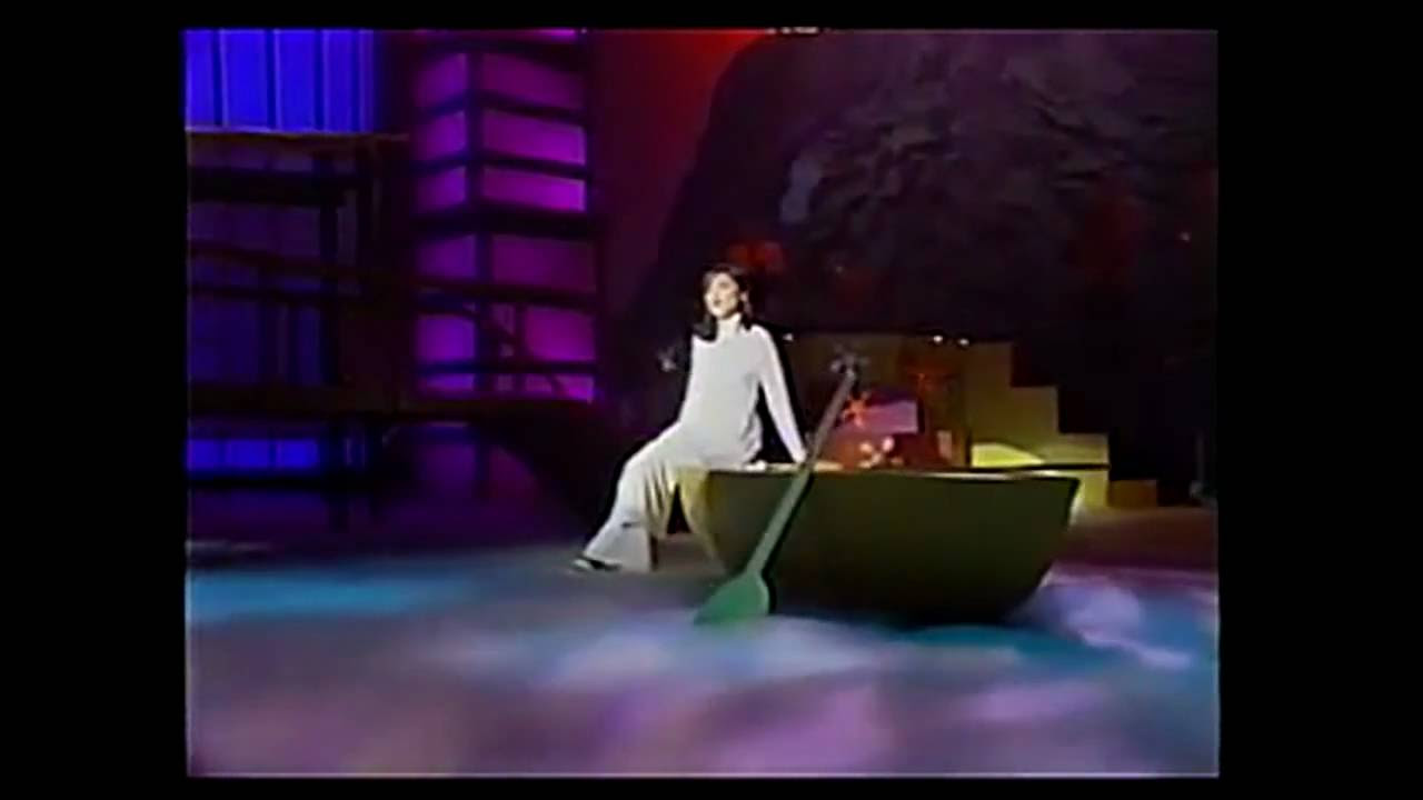 Chuyen tinh co lai do ben ha - Thuy Hang - youtube