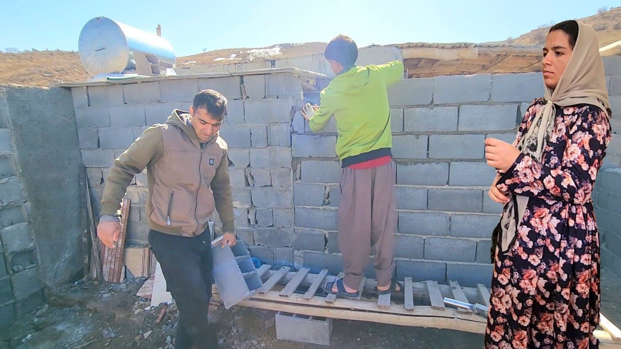 🏠🧱 Finishing the house wall in Razieh's absence, who went to visit her father and family👨‍👩‍👧‍👦❤️