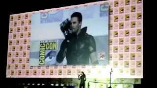 Arrow Stephen Amell Wears Green Arrow Costume San Diego Comic-Con SDCC 2015 WB DC
