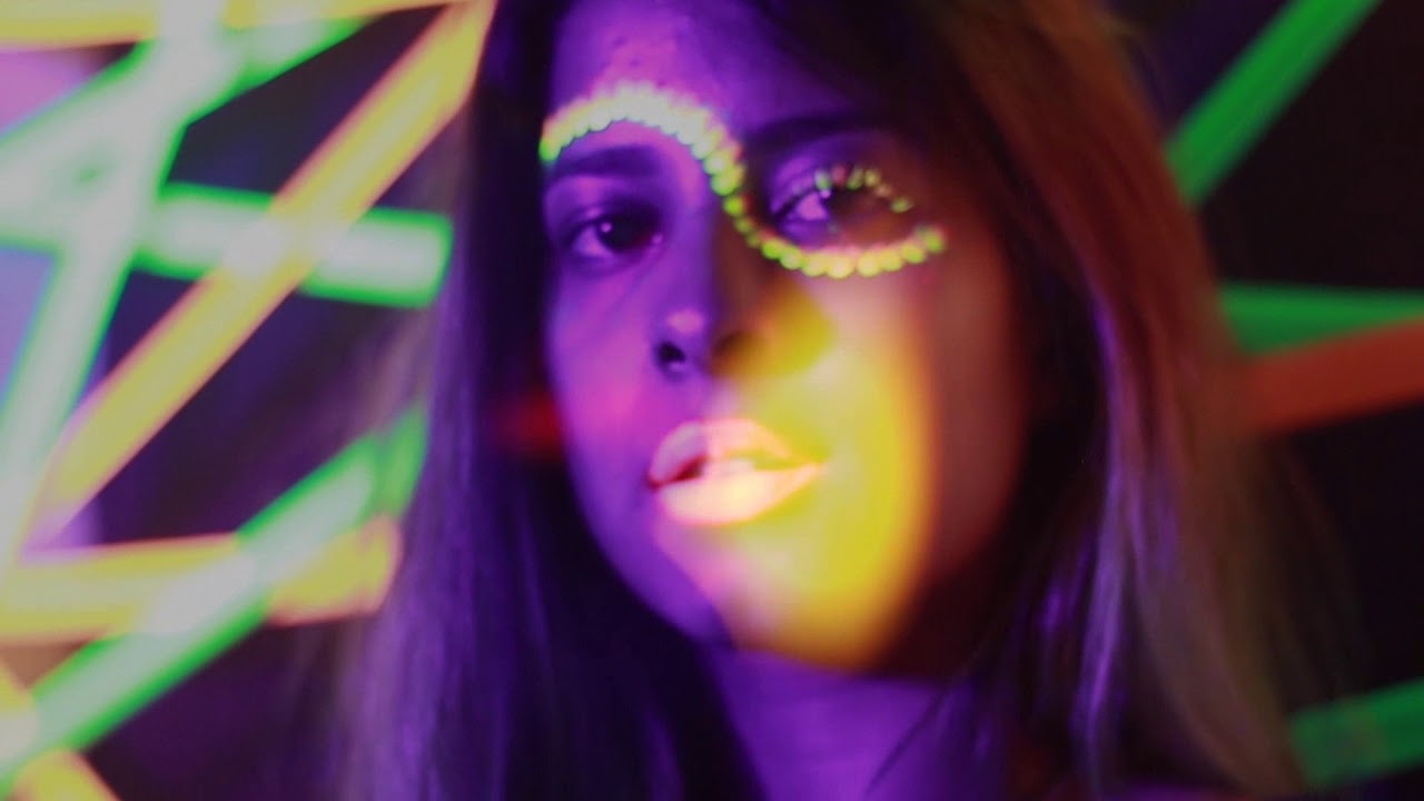 Como a tinta neon fica na balada ou festas