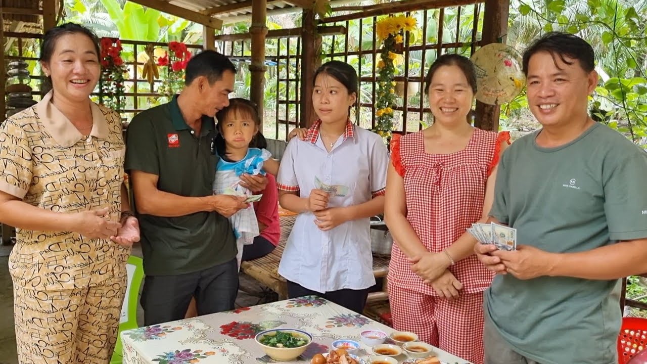 Gia Đình Quá Bất Ngờ Khi Nhận Được Số Tiền Lớn Của Chị Hồng Ở Mỹ  Tặng | ATTD&Family T441