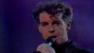 Video thumbnail of "Pet Shop Boys - Left to my own devices (Sábado noche TVE1, 1988)"