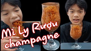 Mì Trộn Ly Rượu Sâm Banh .Champagne.