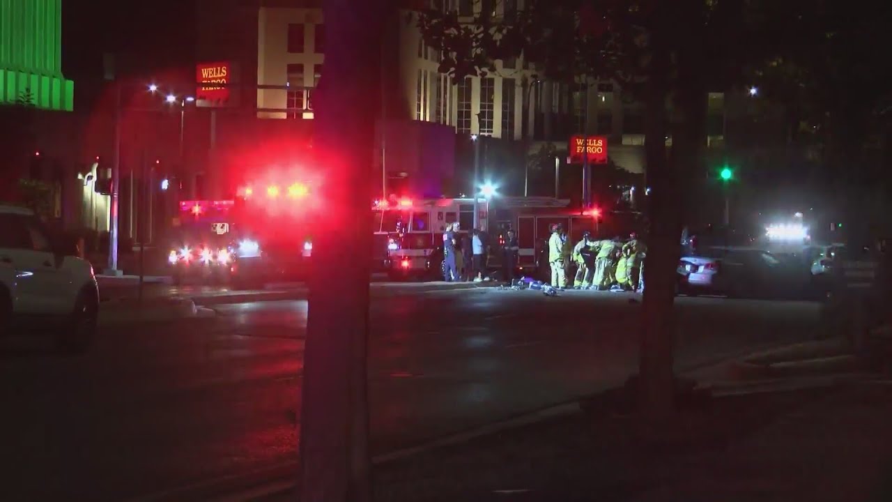 3 hospitalized, 1 dead after five-vehicle crash in Albuquerque - YouTube
