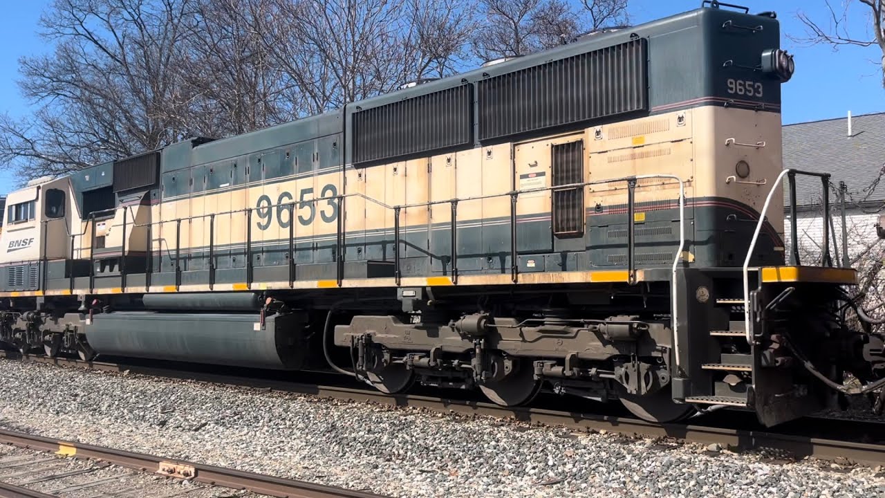 Elegante Y Funcional Estante De Libro De Metal Para Espacios Organizados