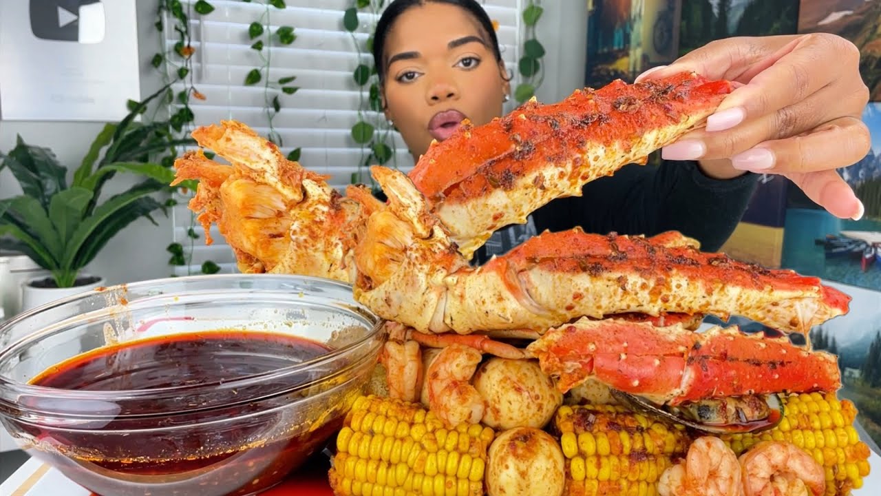 KING CRAB SEAFOOD BOIL MUKBANG | SEAFOOD BOIL MUKBANG| KING CRAB | SPICY BUTTER SAUCE