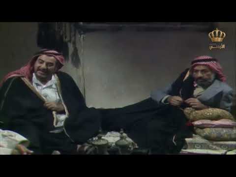 شيوخ ورجال القرية قاعدين وبيتناقشوا بأمور القرية قرية بلا سقوف 