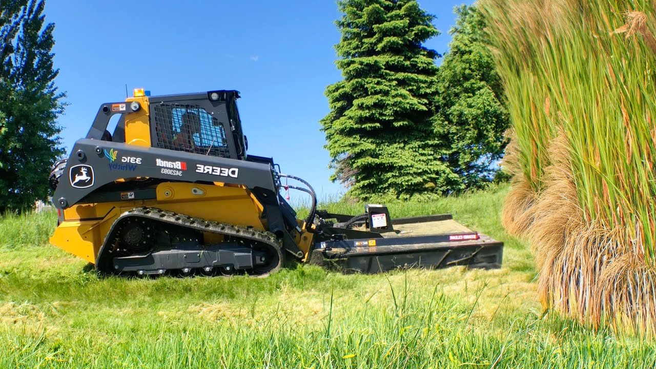 Nature’s Refresh: Cutting Grass, Mowing the Lawn. Transform your outdoor space!