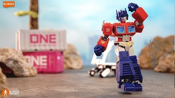 Blokees Transformers Stop Motion Smackdown! Epic Battle - Optimus vs. Decepticon!