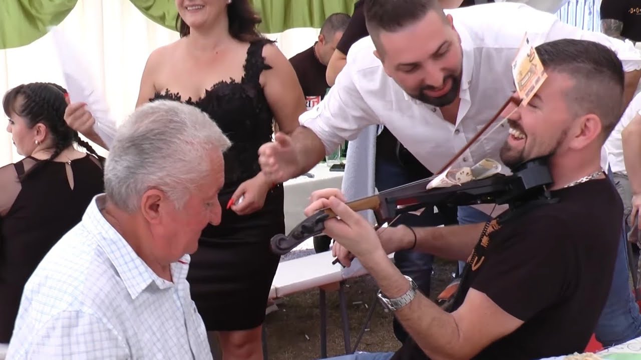 Kolo sa pesmom - Dusica i Sale Show orkestar