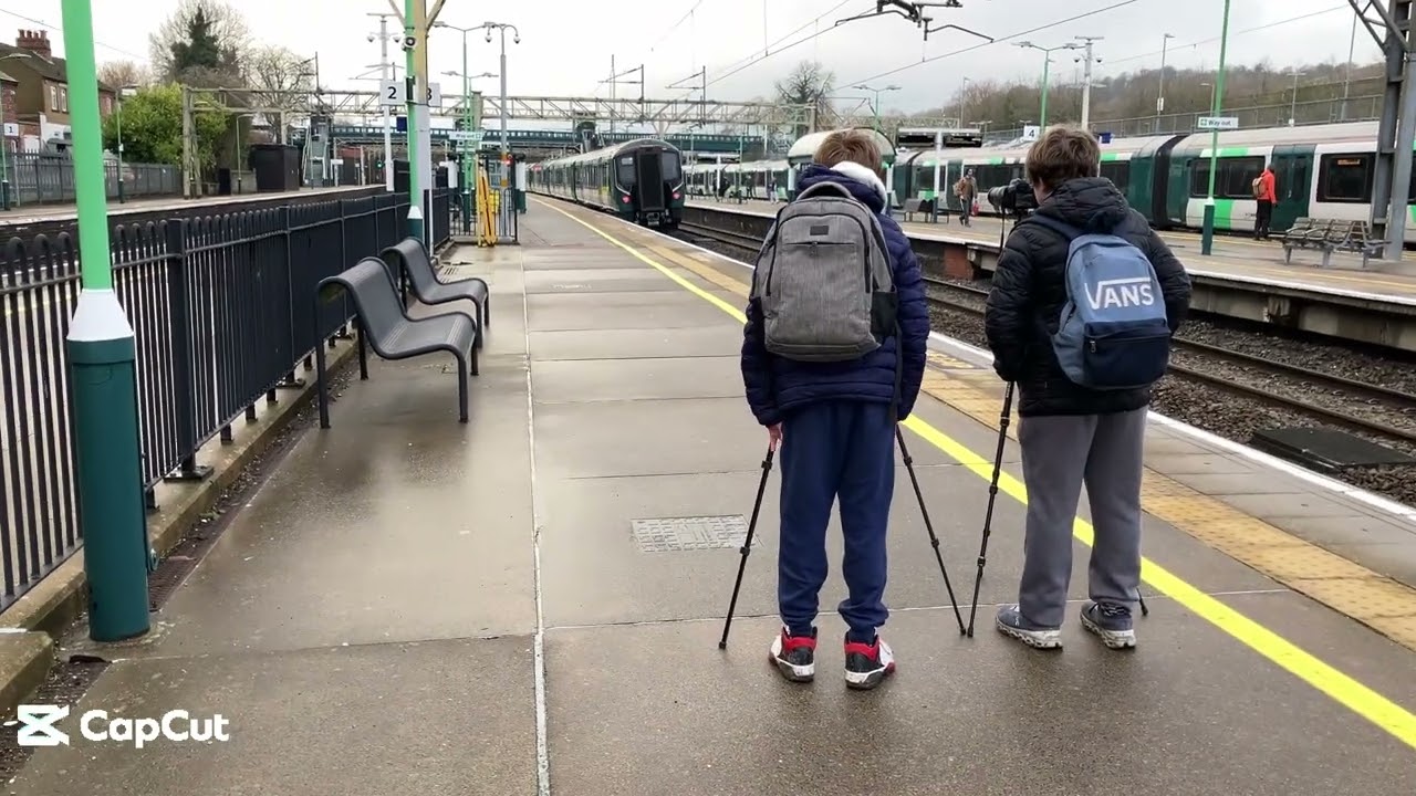 A (short) Day of Trains at TRING!!