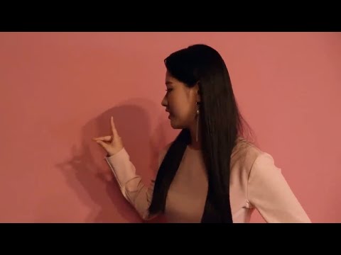 Olivia Hye makes hand shadows