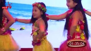 Không thể rời mắt với Vũ điệu Hawaii của các cô bé Sóc Chuột.