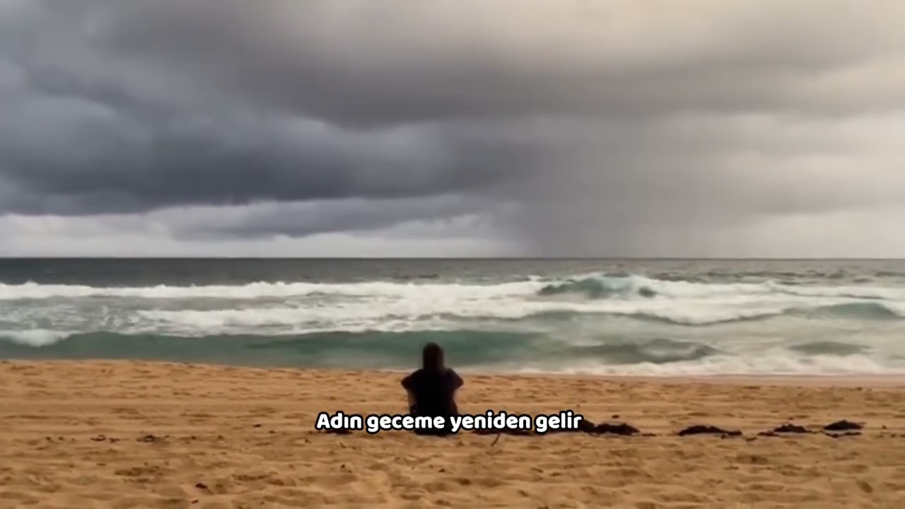 Aynı Yerde Yabancı | Geceye Yakışan Bir Şarkı