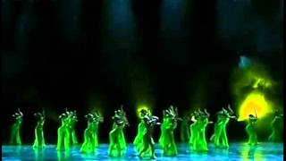 Chinese Dancing 且吟春语 Humming in the Spring