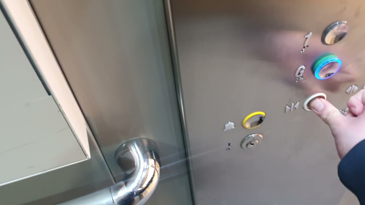 (Awful sounding doors) 2009 Otis Gen2 Lift at Marks and Spencer Morpeth (Sandeson Arcade) 27.2.2026