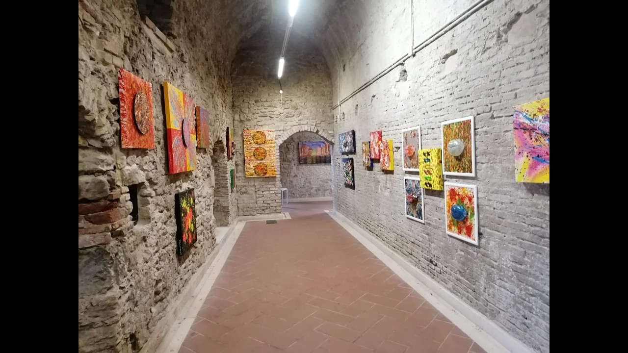 Il castello policromatico di Termoli con le tele di Michele Affatato
