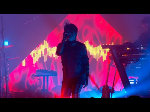 Putar Remind Me to Smile (Live at the Electric Ballroom) - Gary Numan