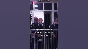 Khoảnh khắc cựu Tổng thống Mỹ Donald Trump bước vào phòng xử án | VTC Now