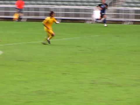 2010年度足總盃決賽天水圍飛馬對公民之葉鴻輝門前解圍