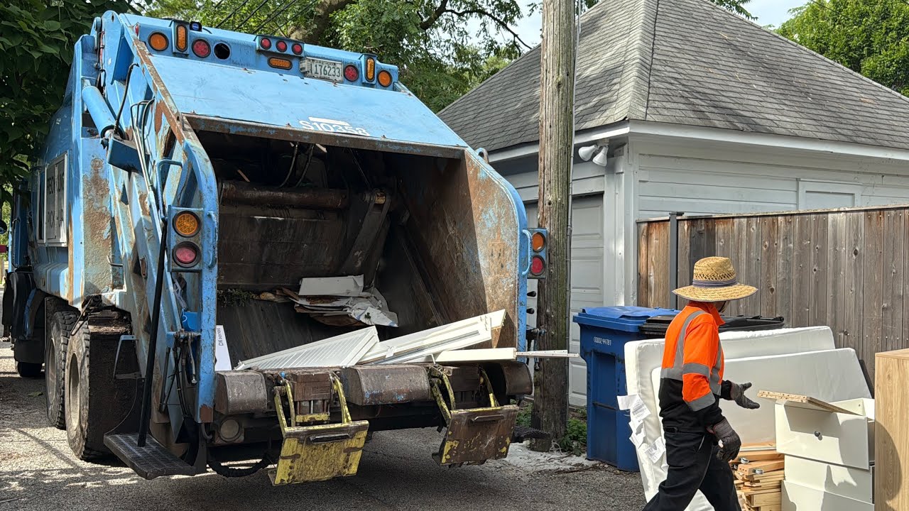 City of Chicago Autocar Loadmaster Rear Loader Garbage Truck on Alley Bulk