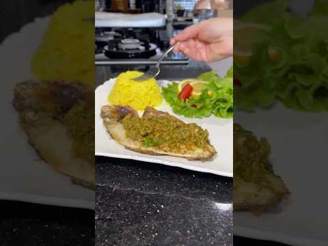 Рис с куркумой 🍚 и запечённый морской лещ 🐟 с орехово-зелёным соусом 🌿