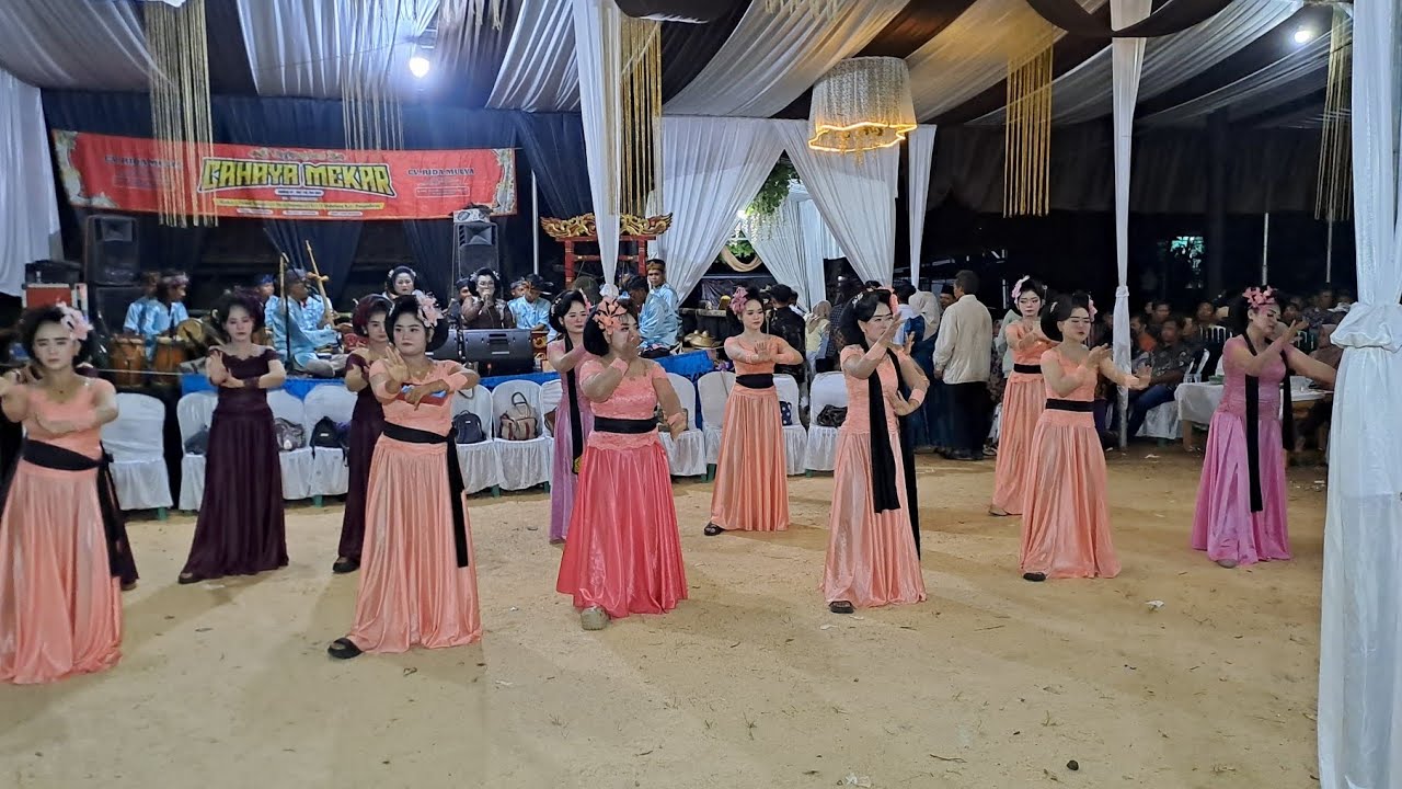 RONGGENG 13 JURUIBING SIAP MENGHIBUR,DIACARA KAWINAN BAPA LURAH CICURUG SANGAT MERIAH 