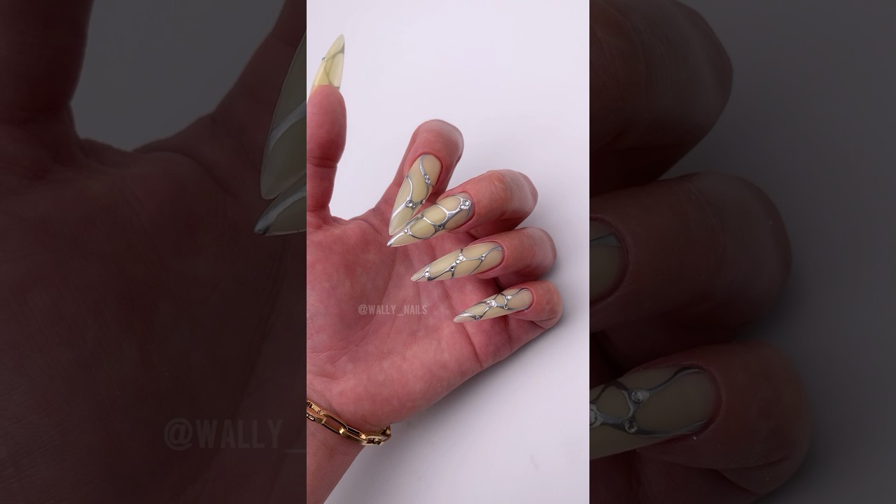 11 спиц в пальцах | наращивание гелевыми типсами 💅#наращиваниеногтей 11 спиц в пальцах | наращивание гелевыми типсами 💅#наращиваниеногтей