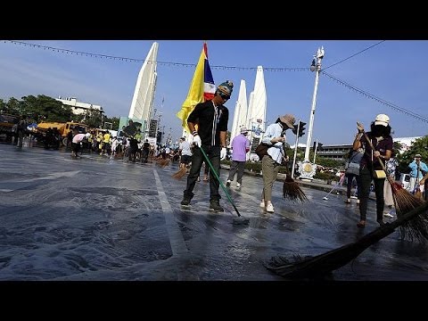 تايلاند هدنة بين المحتجين والحكومة بمناسبة عيد ميلاد الملك