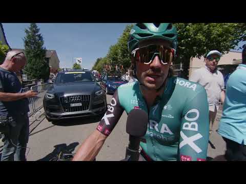 Vidéo: Regardez : Marco Haller de Katusha affronte un fan trop impatient qui essaie de lui arracher une bouteille de la bouche