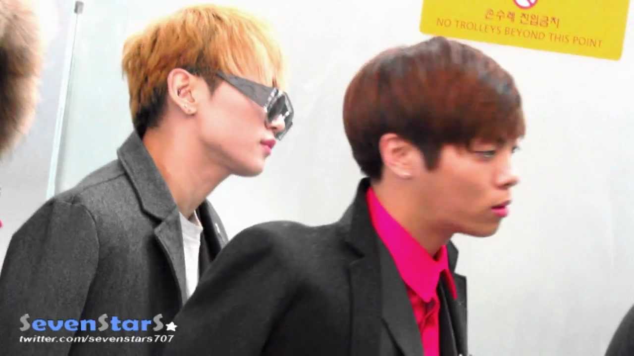 121207 SHINee Departing to Singapore (Jonghyun focus)